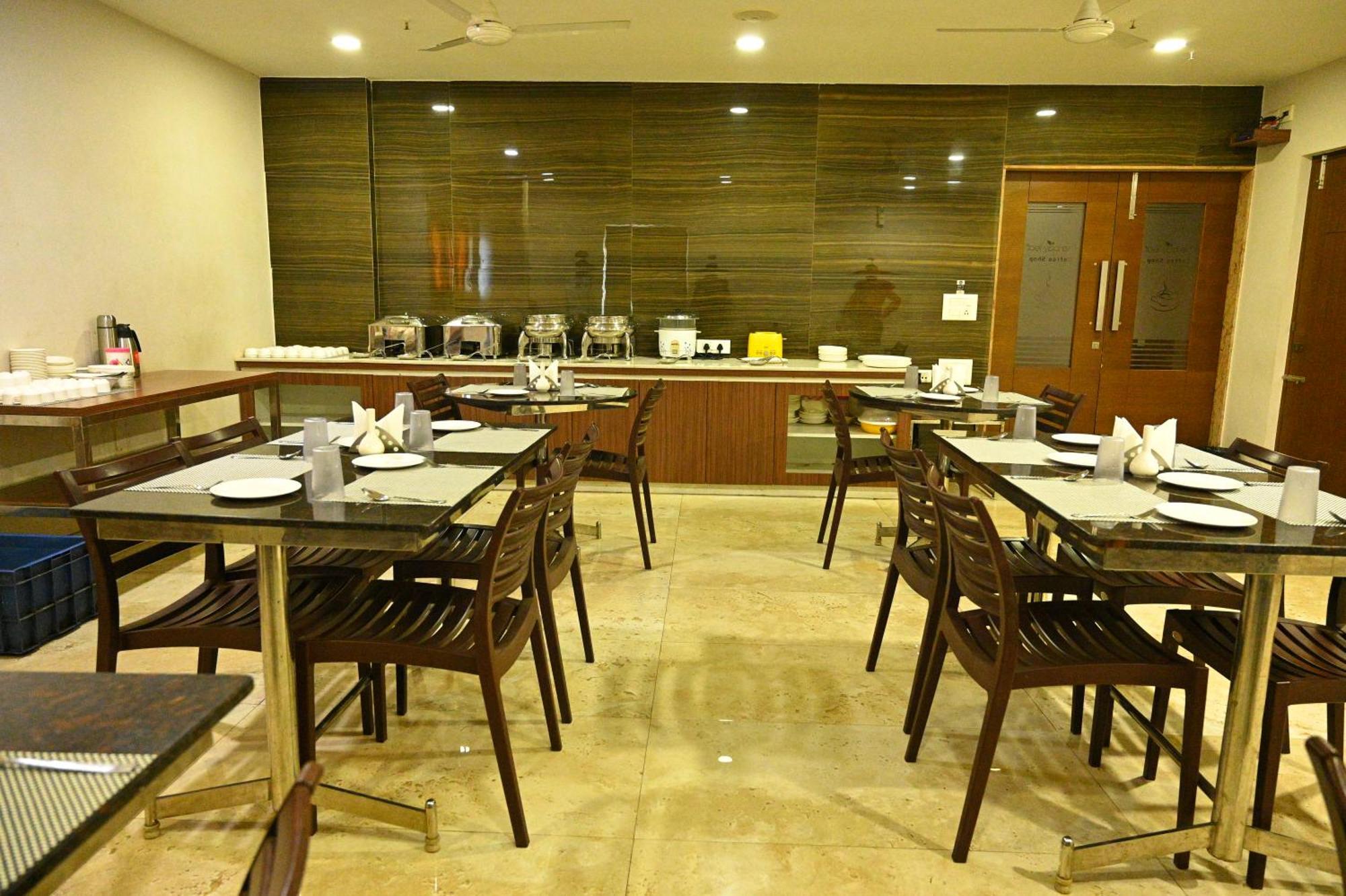 Hotel Royal Park Nellore Kültér fotó