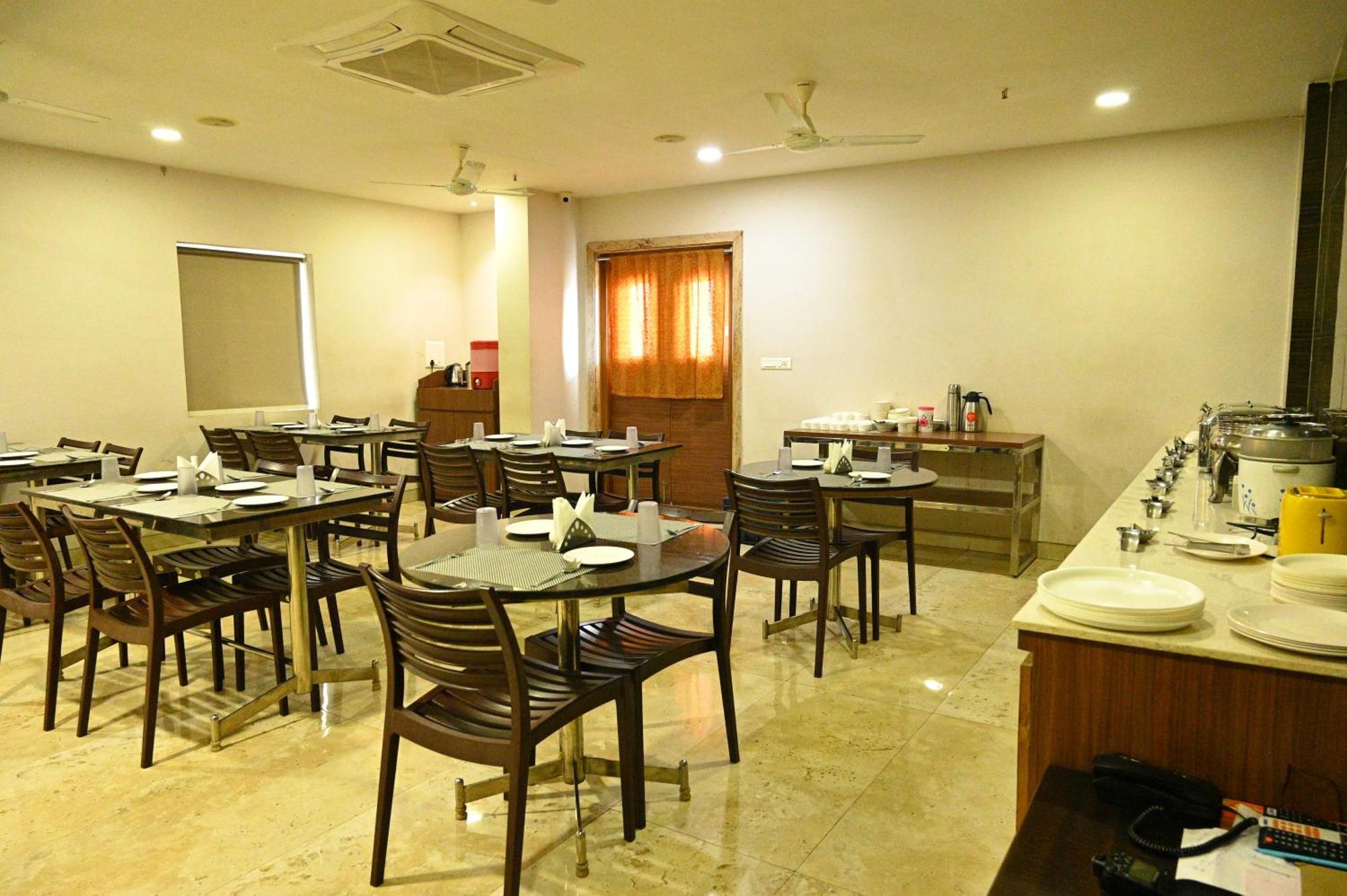 Hotel Royal Park Nellore Kültér fotó