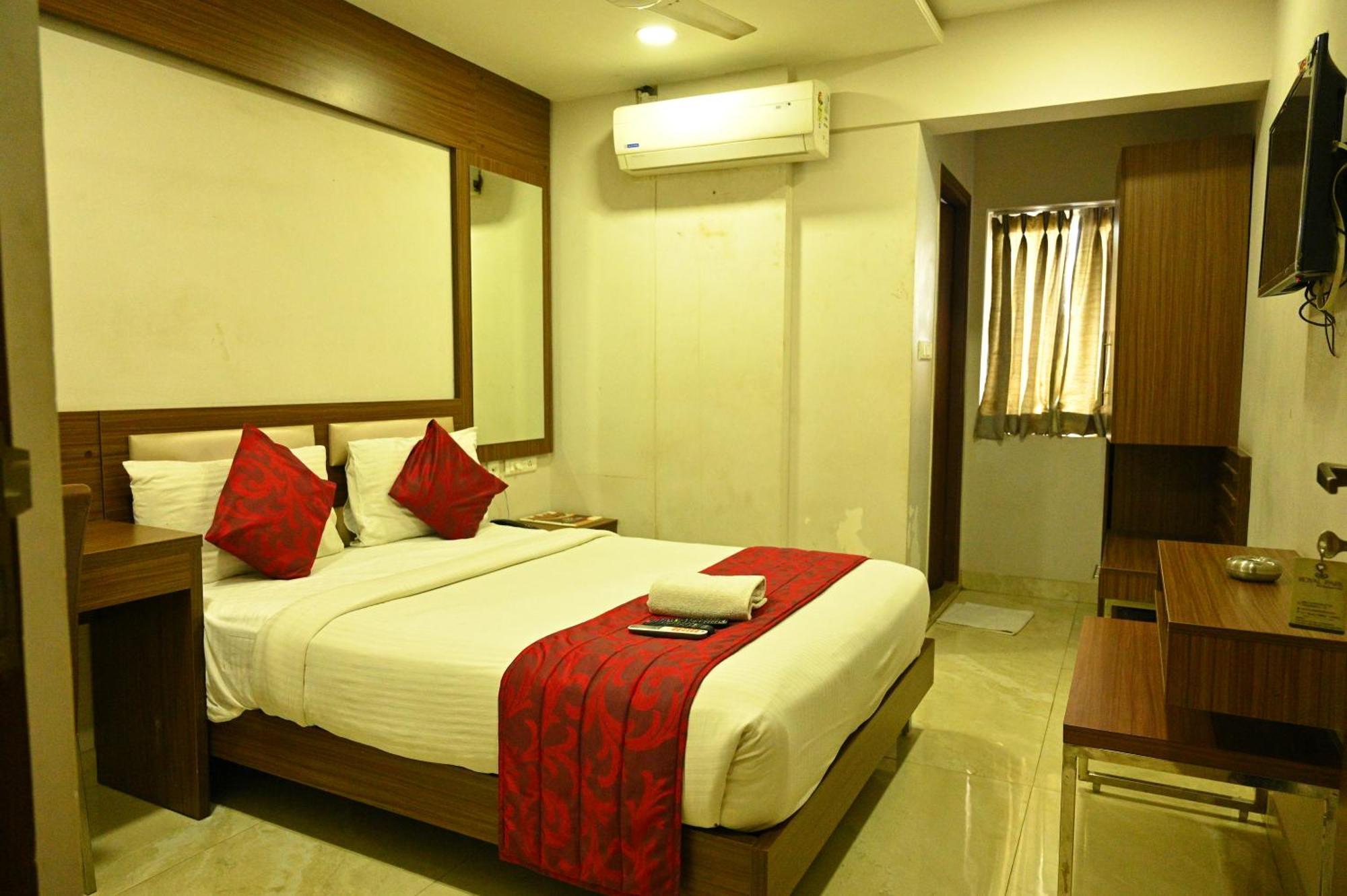 Hotel Royal Park Nellore Kültér fotó