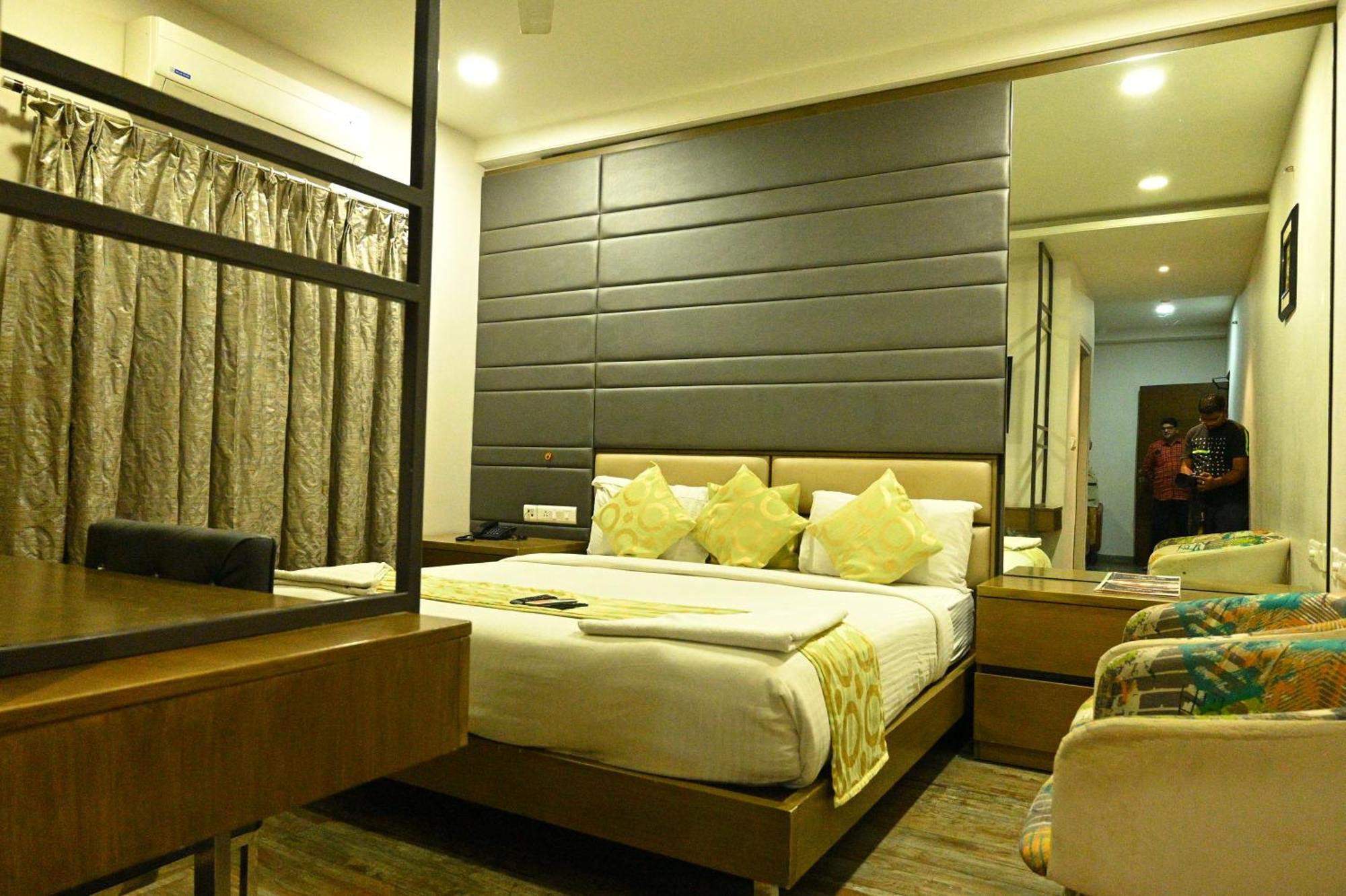 Hotel Royal Park Nellore Kültér fotó