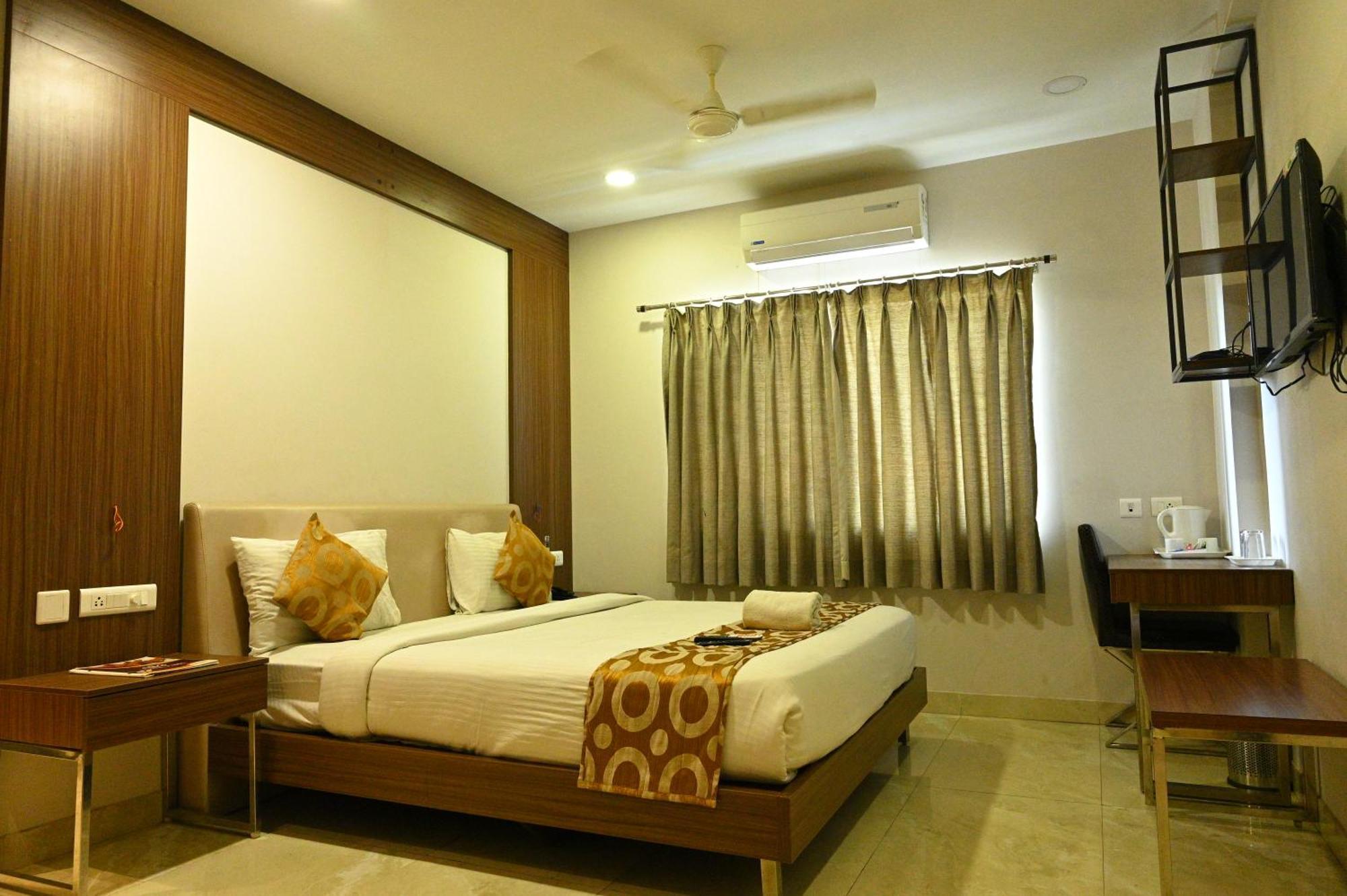 Hotel Royal Park Nellore Kültér fotó